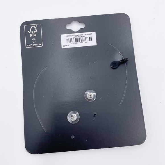 NEW Torrid Halloween Spider Web and Spider Earring Set Stud and Ear Cuff Black - Picture 6 of 8